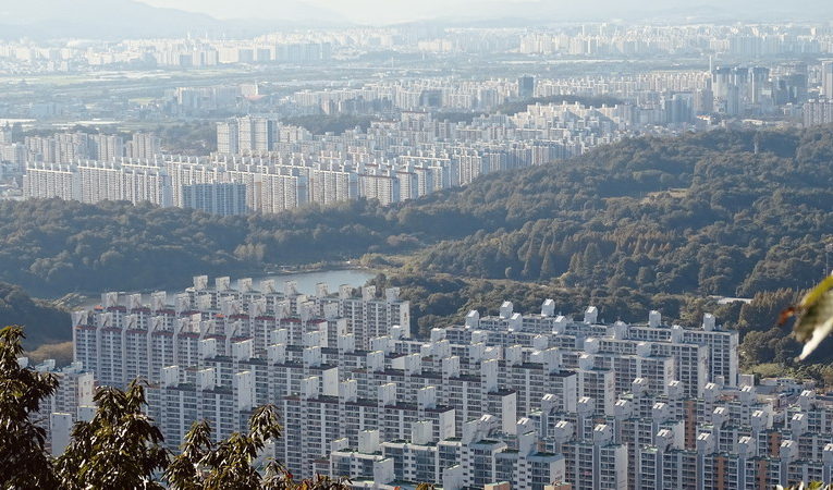 Youth on the Bubble: Shopping for a Home in Gwangju’s Overheated Housing Market